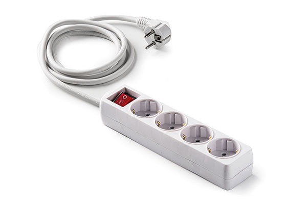 BASE MULTIPLE ECO FAMATEL CABLE 1.5 M 4 TT C/INTERRUPTOR