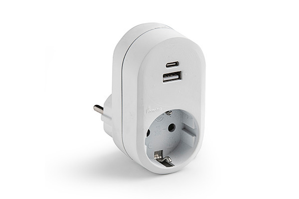 ADAPTADOR TT 16A-250V CON USB A C 1321 FAMATEL