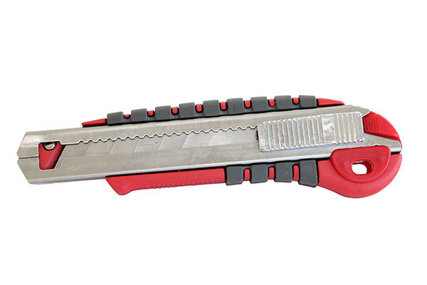 CUTTER METALICO 18 MM 5 H. BL BRIXO  800789